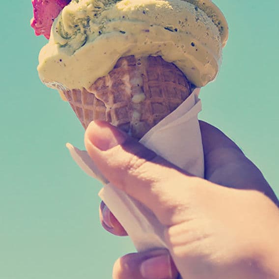 An ice cream to eat in! 1,2,3,4 balls, so many !